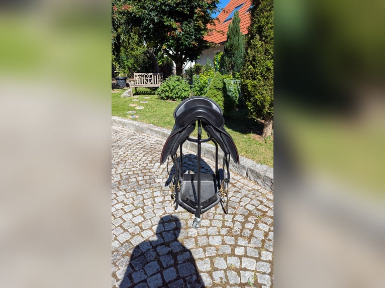 Schwarzer Barocksattel – sehr gepflegt, kaum genutzt, mit verstellbaren Pauschen