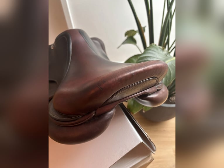 02 Springsattel 17,5" 03C braun | neuer Sattelbaum