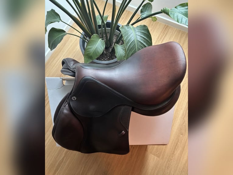 02 Springsattel 17,5" 03C braun | neuer Sattelbaum
