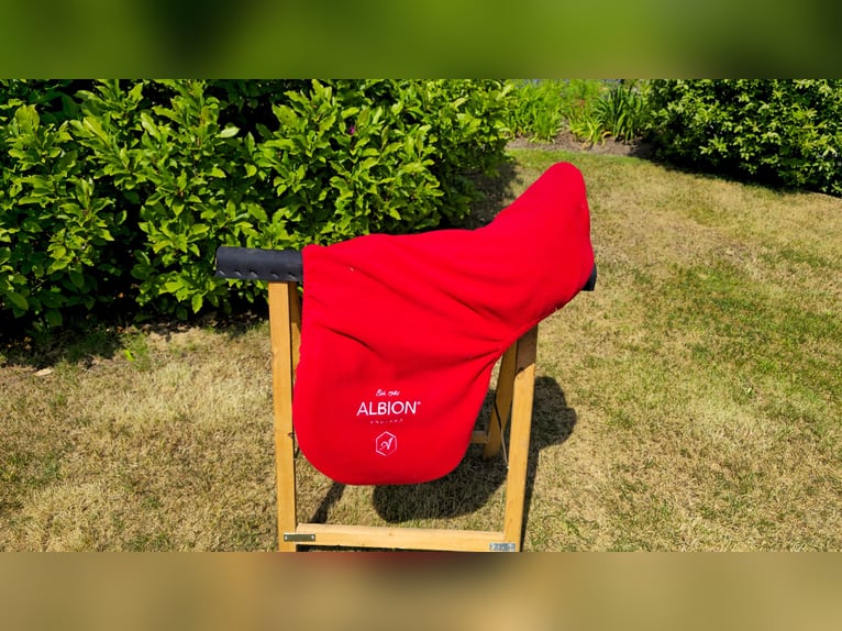  Albion Springsattel Kontrol Sitzfläcke 18“ / Kammerweite XW - Schwarz - Wie neu