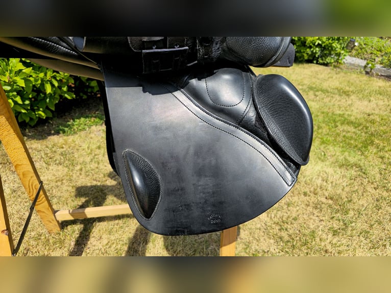  Albion Springsattel Kontrol Sitzfläcke 18“ / Kammerweite XW - Schwarz - Wie neu