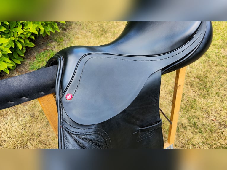  Albion Springsattel Kontrol Sitzfläcke 18“ / Kammerweite XW - Schwarz - Wie neu