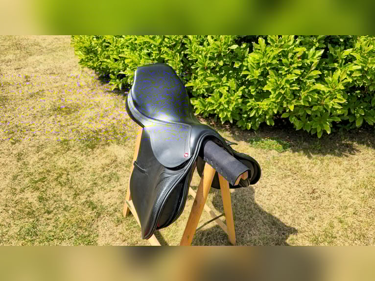  Albion Springsattel Kontrol Sitzfläcke 18“ / Kammerweite XW - Schwarz - Wie neu