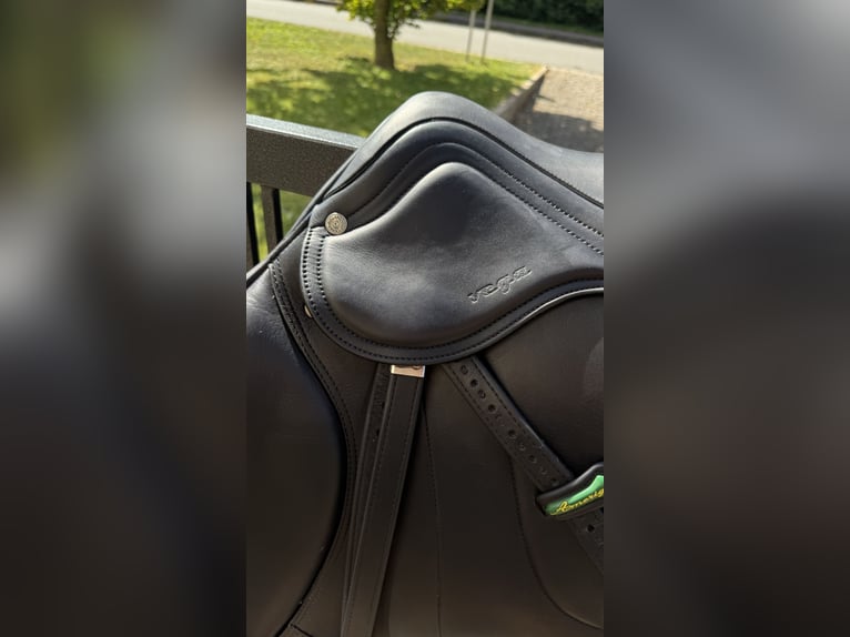 Amerigo Vega Springsattel 17“