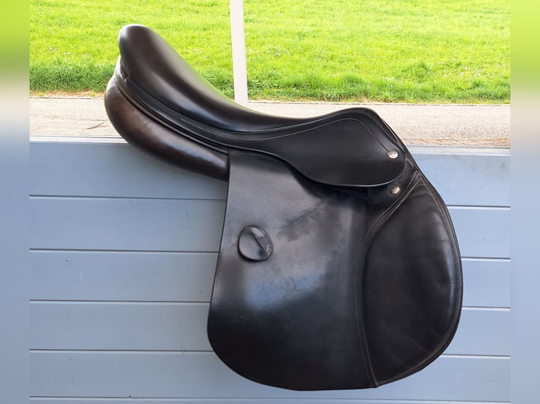 Amerigo Vega Springsattel 17``