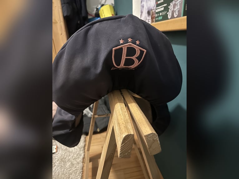 Bagual Marisa Springsattel braun mit weißen Ziernähten 2021/ 17"