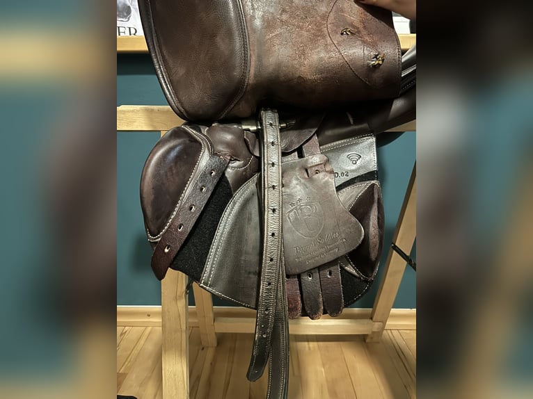 Bagual Marisa Springsattel braun mit weißen Ziernähten 2021/ 17"