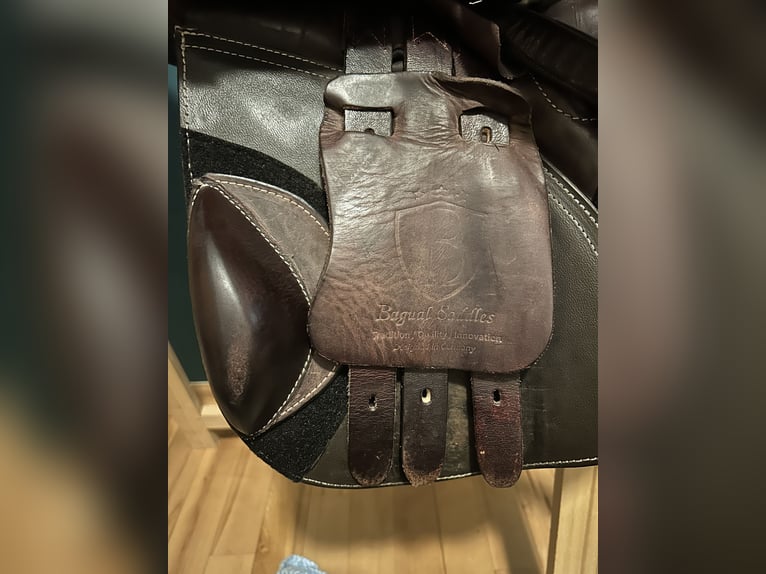 Bagual Marisa Springsattel braun mit weißen Ziernähten 2021/ 17"