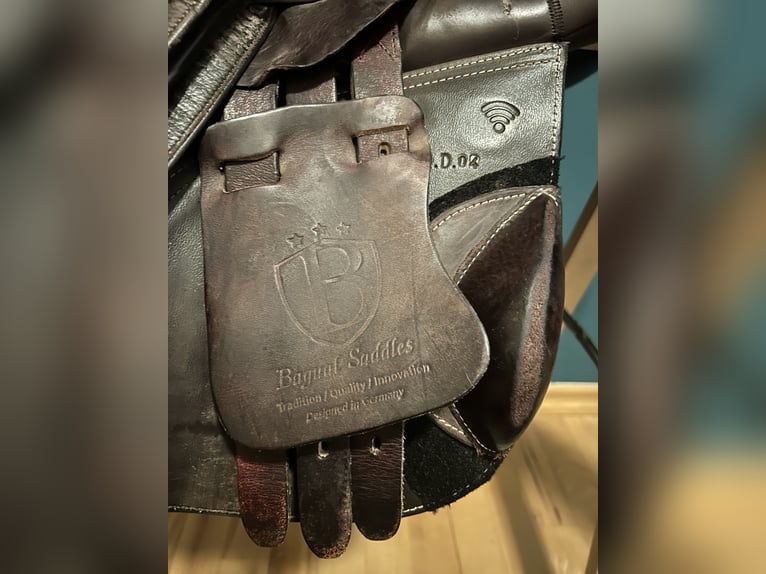 Bagual Marisa Springsattel braun mit weißen Ziernähten 2021/ 17"