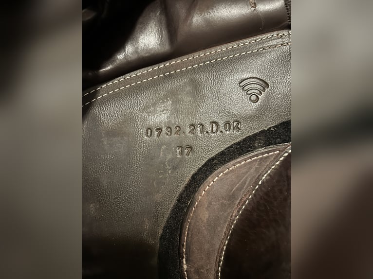 Bagual Marisa Springsattel braun mit weißen Ziernähten 2021/ 17"