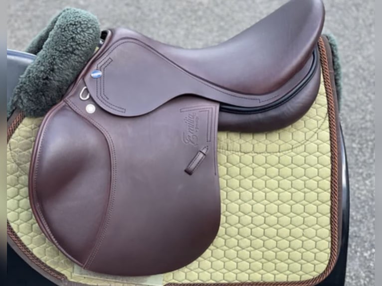 Brauner Euroriding Sattel Neu