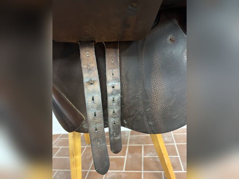 Bruno Delgrange Springsattel – 18 Zoll, Kammerweite 28, 