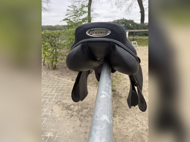 Bynamic Springsattel 17,5 Zoll