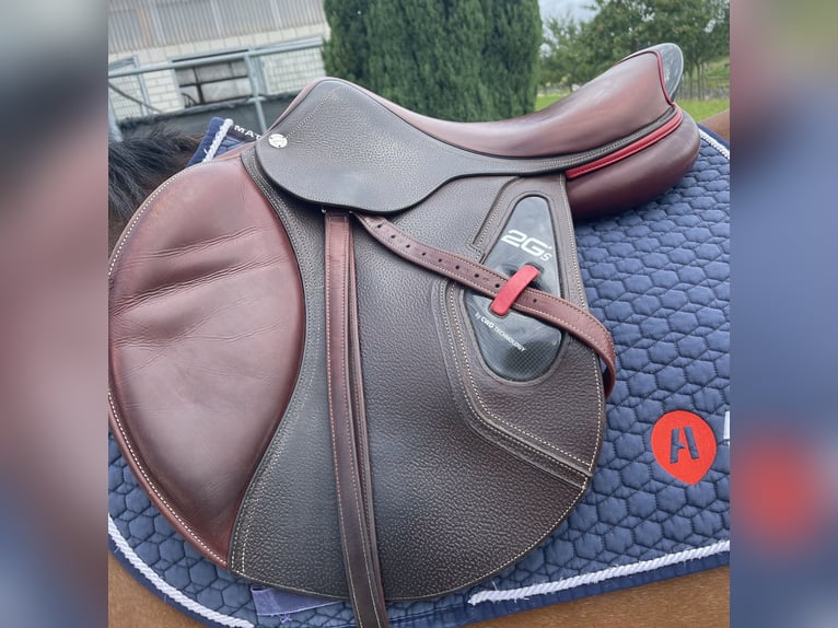 CWD 2G Carbon Sattel Springen