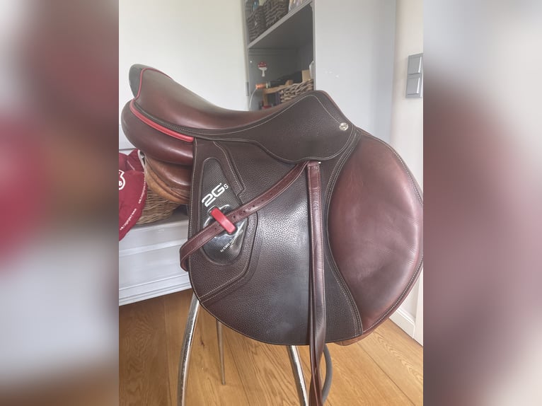CWD 2G Carbon Sattel Springen