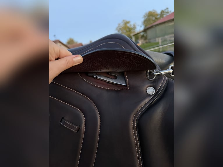 Equiline American Jumper Springsattel 18 Zoll – braun