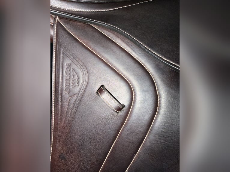 Equiline American Jumper Springsattel 18 Zoll – braun