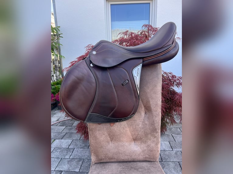 Equiline Nick Skelton Springsattel Braun 17/31