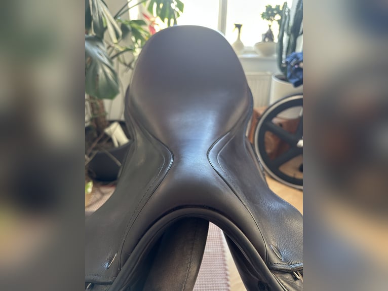 Equiline Springsattel Closer 18 Zoll