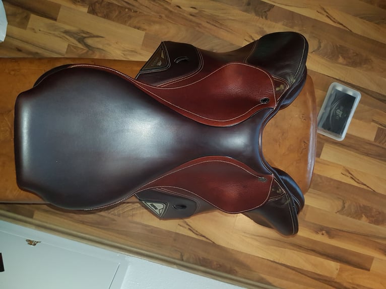 Equiline Springsattel Marghe braun 17"