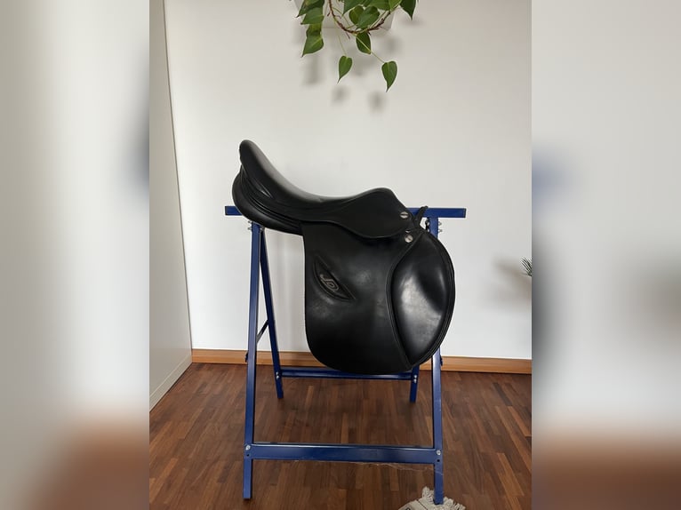 Erreplus JD Springsattel 17” – schwarz 
