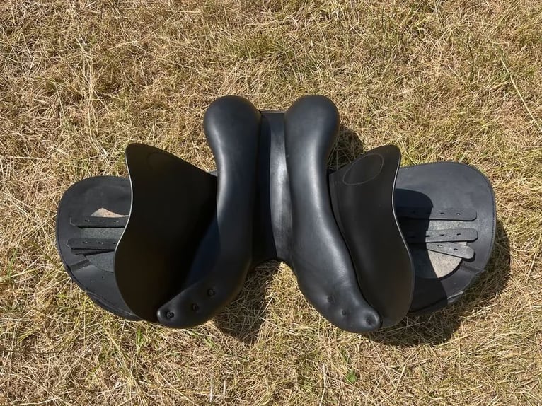 Euroriding / Prestige Emilio Doubliert Springsattel 17/33 neu