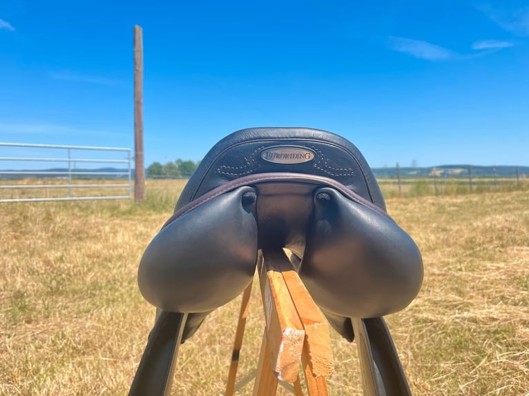 Euroriding / Prestige Emilio Doubliert Springsattel 17/33 neu