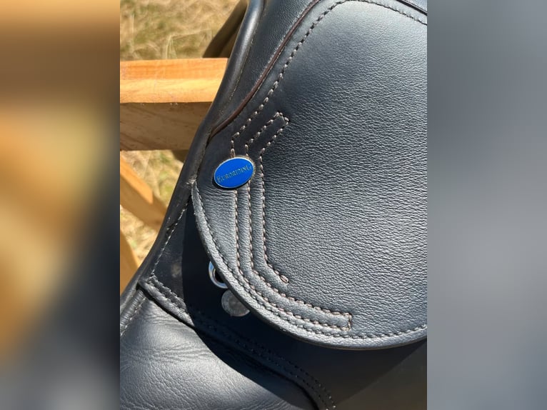 Euroriding / Prestige Emilio Doubliert Springsattel 17/33 neu