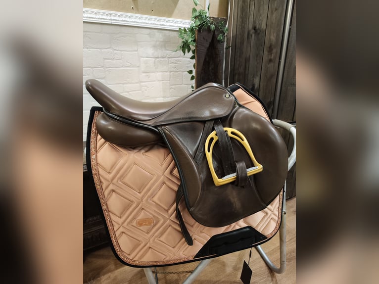 Hennig Springsattel 17,5 mittlere KW kurz braun 