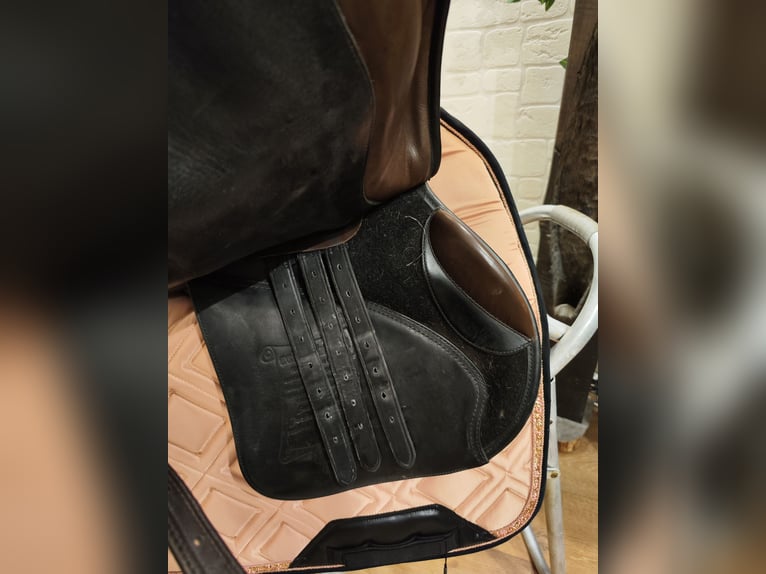 Hennig Springsattel 17,5 mittlere KW kurz braun 