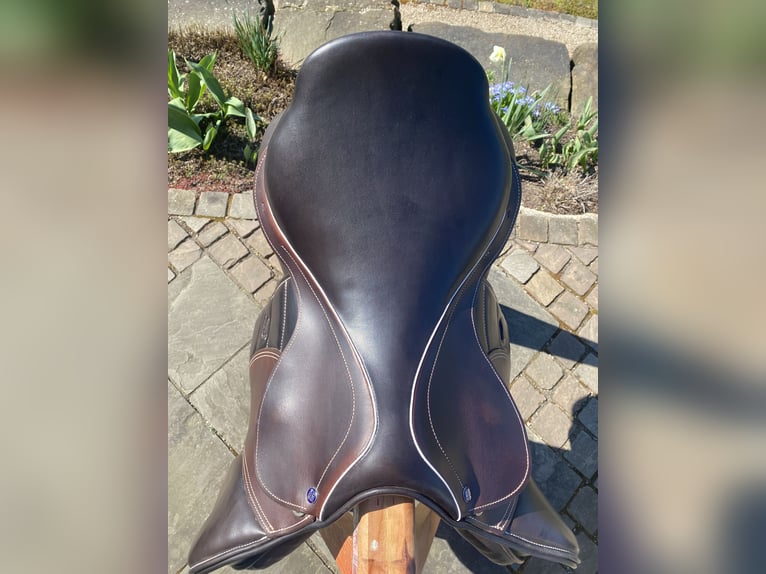 Hochwertiger Springsattel – Horsestar Endeavour, 17,5”