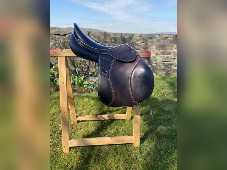 Hochwertiger Springsattel – Horsestar Endeavour, 17,5”