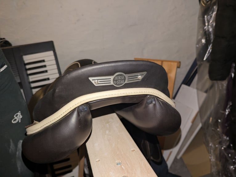 Horse Star Springsattel 17