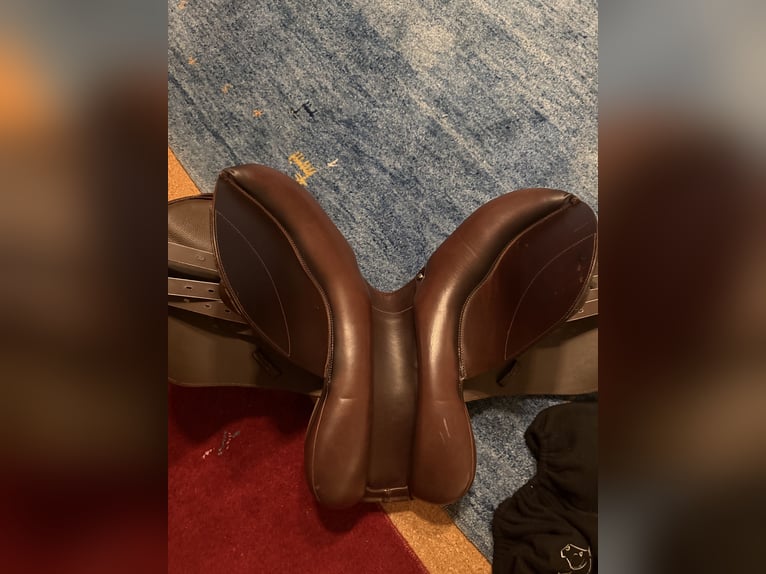 Kavalkade Springsattel Cato Braun 17Zoll