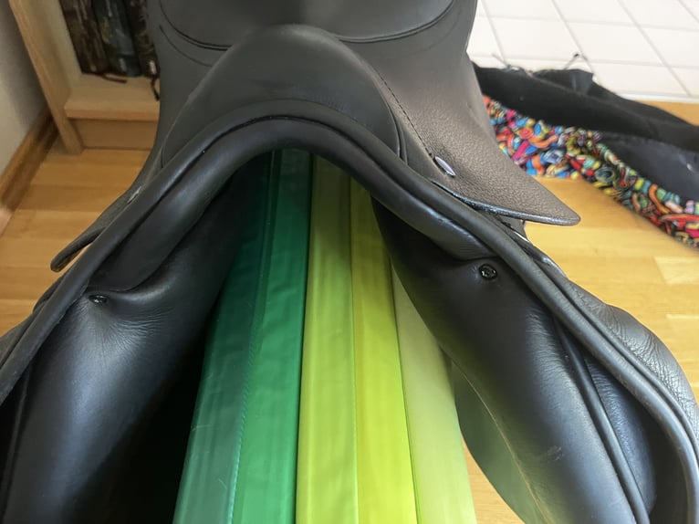 Neuwertiger Stübben Virginia S Springsattel 17 Zoll  Neuwertiger Stübben Virginia S Springsattel 17 Zoll