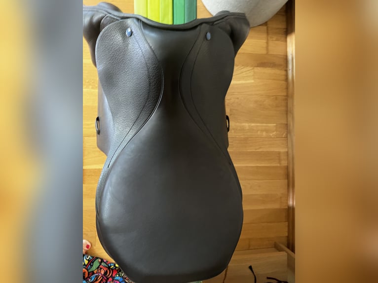 Neuwertiger Stübben Virginia S Springsattel 17 Zoll  Neuwertiger Stübben Virginia S Springsattel 17 Zoll