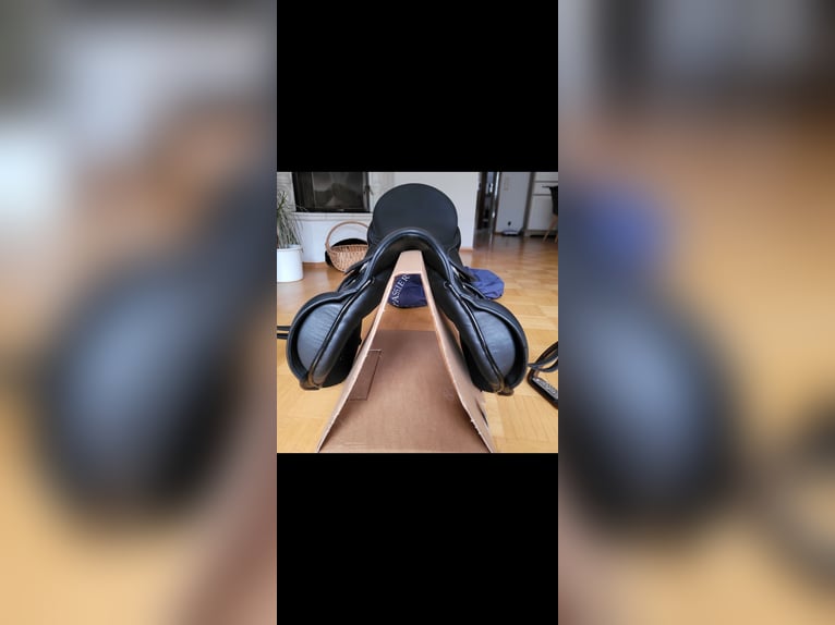 Nur 10x genutzter Springsattel von Passier