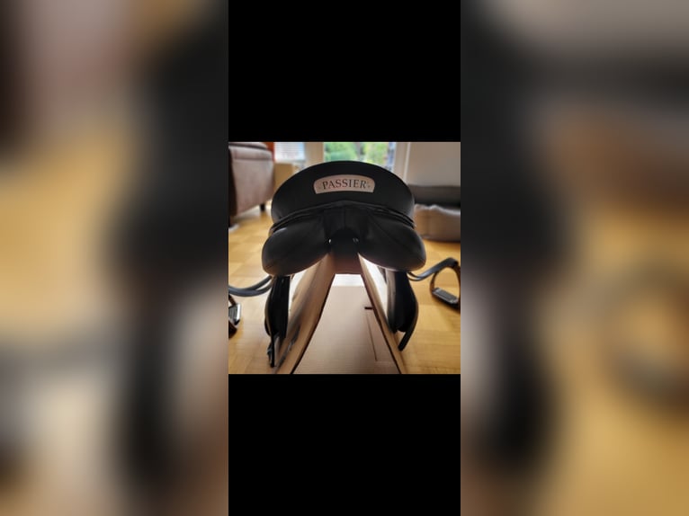 Nur 10x genutzter Springsattel von Passier