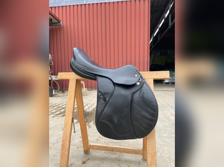 Prestige Springsattel Modell „Paris“ – 18 Zoll, KW 32, schwarz