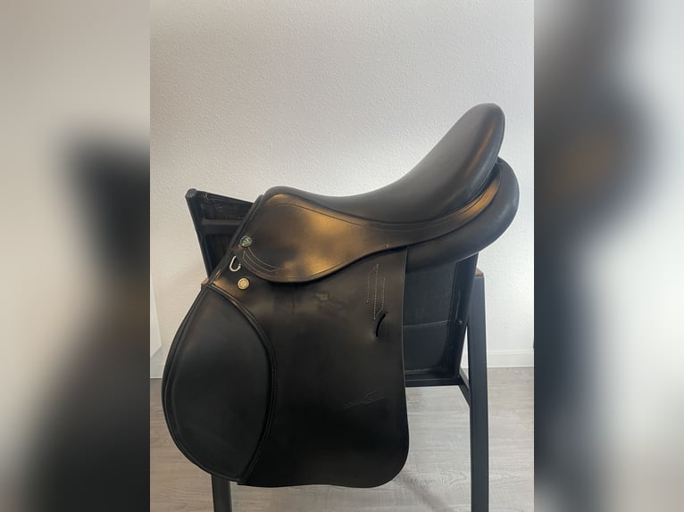 Prestige Springsattel Roma Jump 17 Zoll