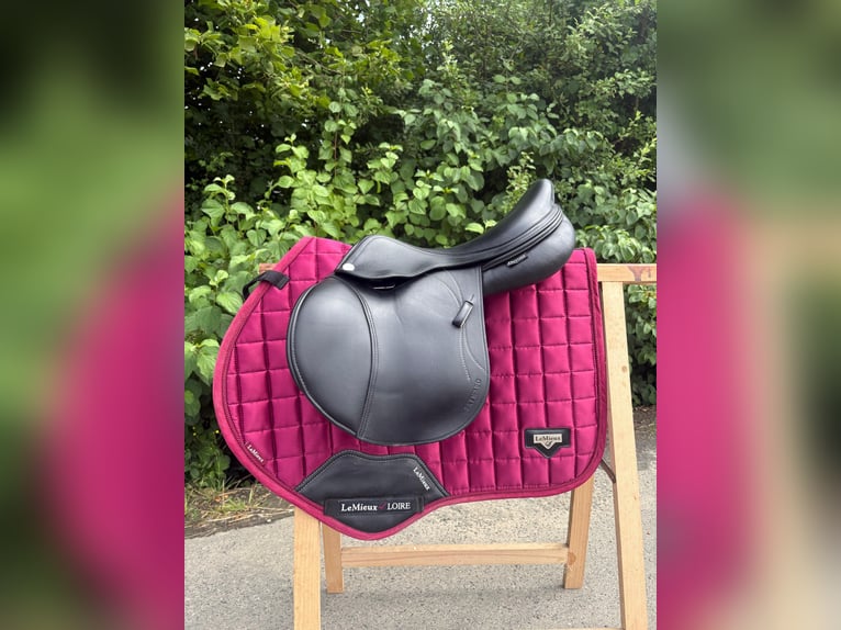Prestige Springsattel Skyward schwarz 15/33 Pony