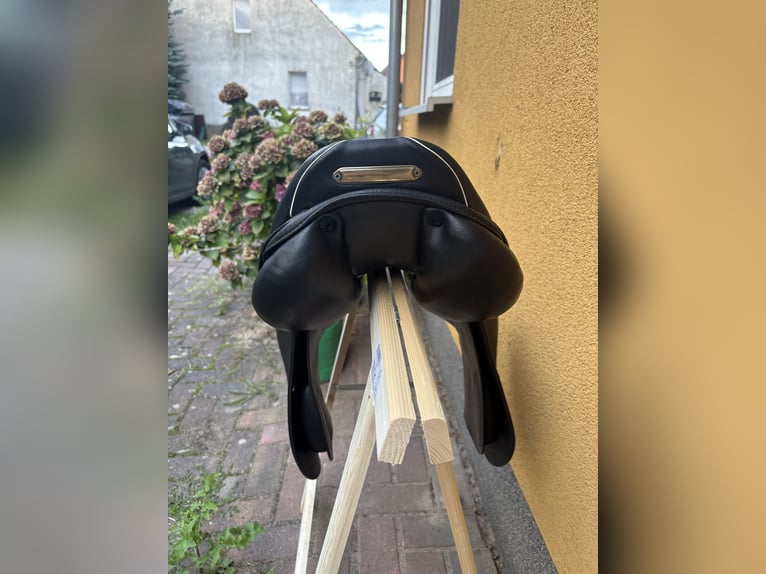 Prestige Versailles Springsattel 17 Zoll schwarz