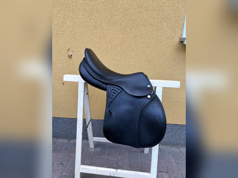 Prestige Versailles Springsattel 17 Zoll schwarz