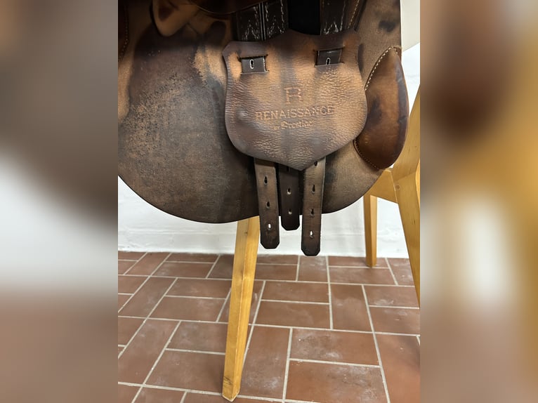 Renaissance by Prestige Springsattel – 18 Zoll Sitzgröße, Kammerweite 33, Modell L