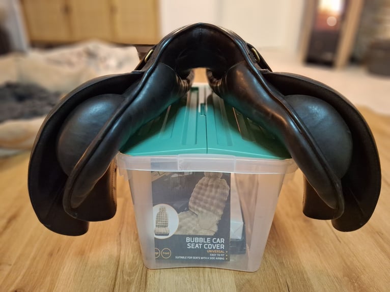 Sommer Diplomat 16,5" kurz Pony schwarz weiß 