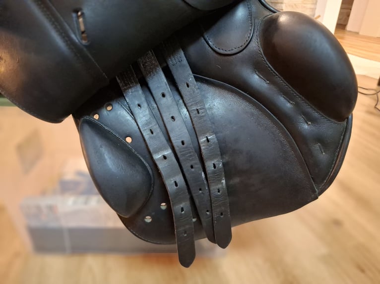 Sommer Diplomat 16,5" kurz Pony schwarz weiß 