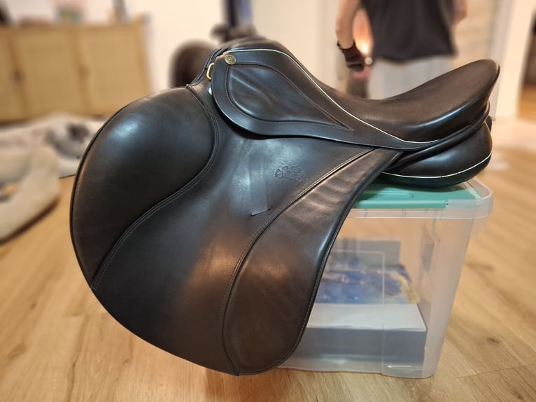 Sommer Diplomat 16,5" kurz Pony schwarz weiß 