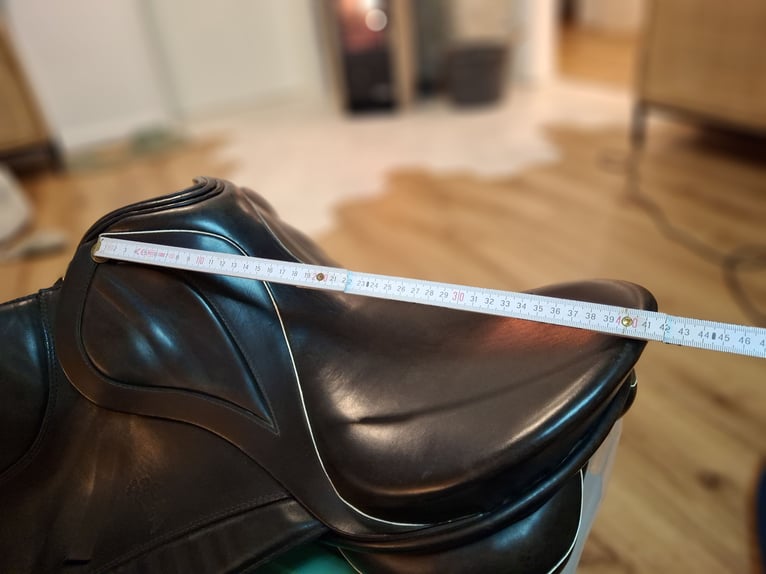 Sommer Diplomat 16,5" kurz Pony schwarz weiß 