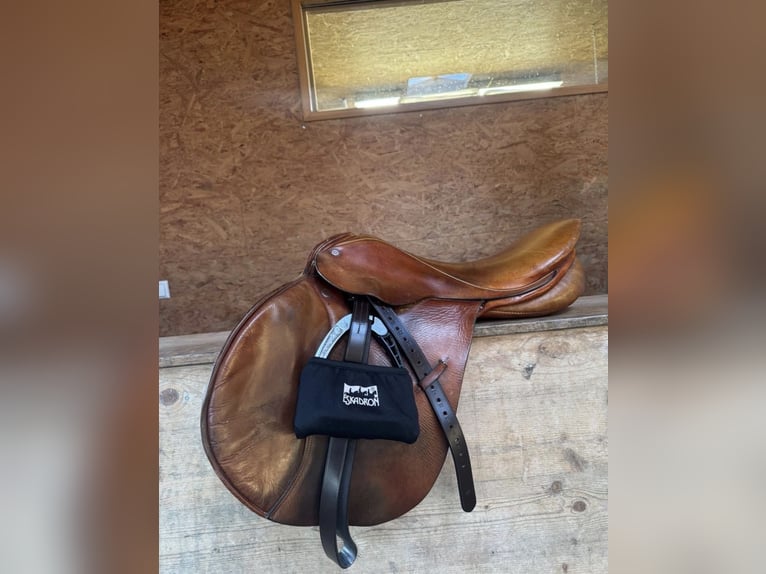 Springsattel 17,5 Zoll Cognac