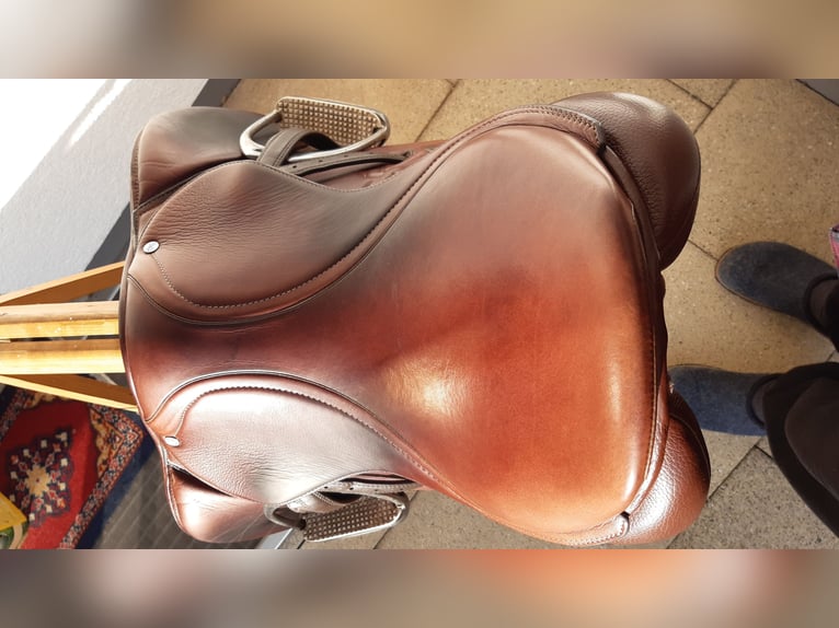 Springsattel braun von JH Reitsport